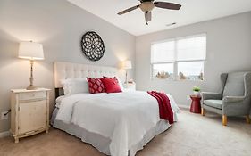 Hotel Claytone Near Delhi Airport